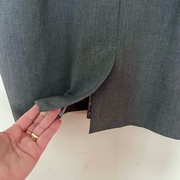 New York and Company NY&C Sleeveless V-neck Grey Lined Back Zipper Dress Size 6 - Picture 16 of 16